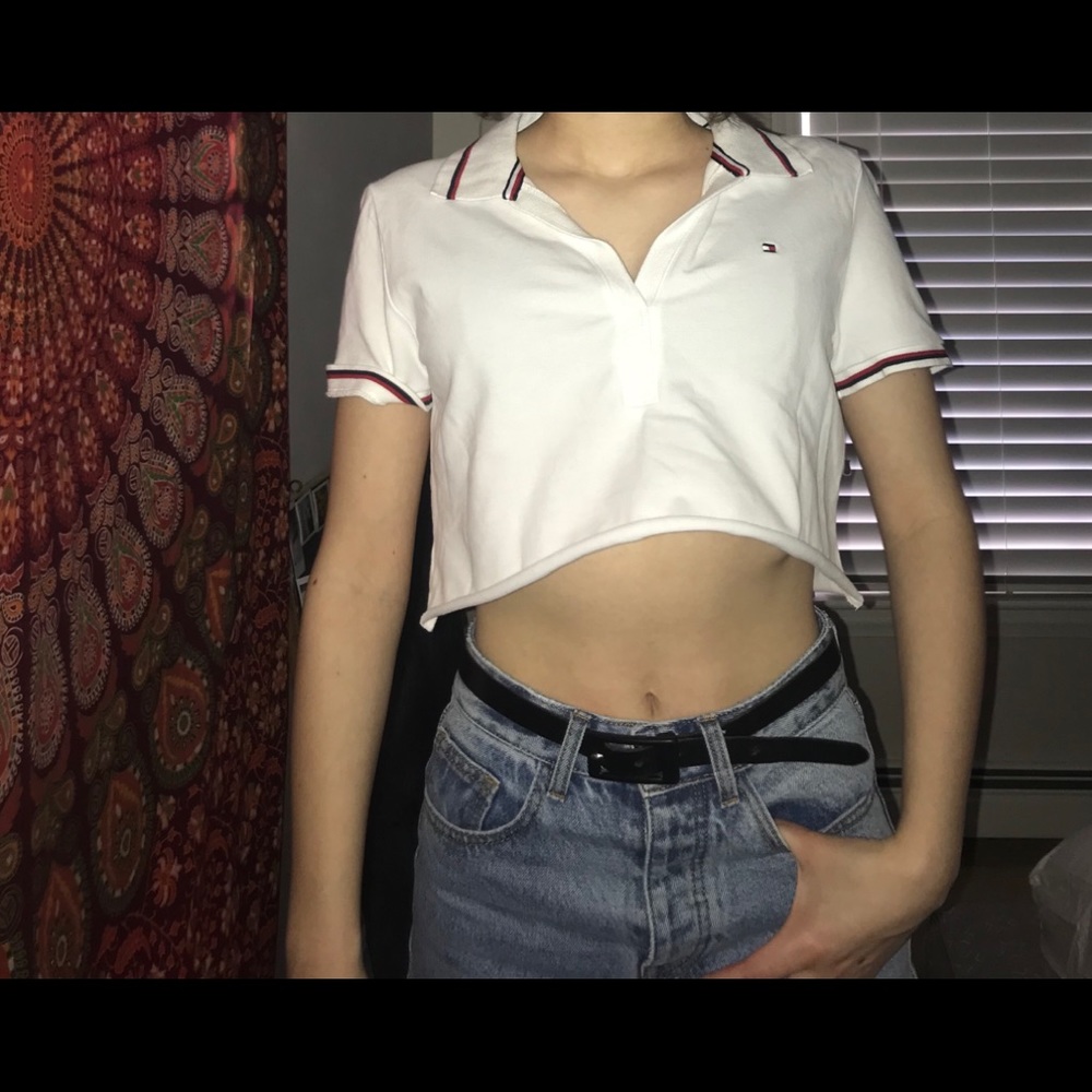 tommy crop top